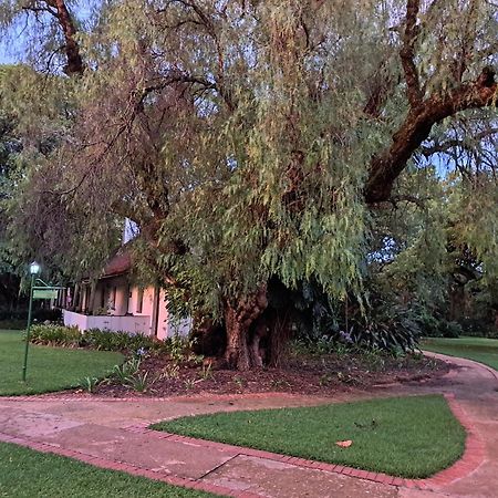 President Paul Kruger Guest Lodge Rustenburg Extérieur photo