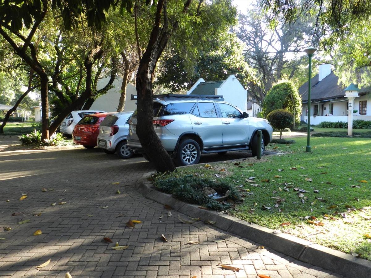 President Paul Kruger Guest Lodge Rustenburg Extérieur photo